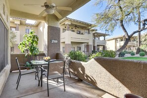 Outdoor dining - Snowbird Escape w/ Pool! 4 Mi to Kierland Commons (Scottsdale)