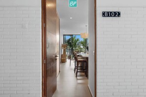 Interior - Stylish Beachfront 2BR w Pool & Rooftop: Arama Bay 102 (Bucerías)