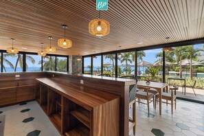 Dining - Stylish Beachfront 2BR w Pool & Rooftop: Arama Bay 102 (Bucerías)