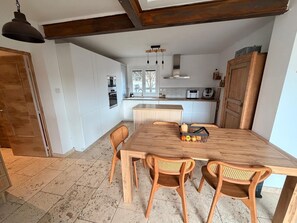Dining - Family villa in the heart of the Vaucluse (Sorgues)