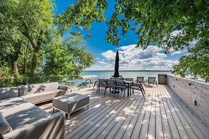 Outdoor dining - 7 bed 5 bath Executive Home on Lake Simcoe (Innisfil)