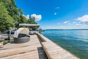 Terrace/patio - 7 bed 5 bath Executive Home on Lake Simcoe (Innisfil)