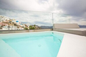 Pool - Blessed Blue Sky Jr Suite with heated Jacuzzi and Caldera sea view (Oia)