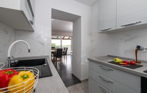 Fridge, microwave, oven, dishwasher - Amazing apartment in Krnica (Krnica)