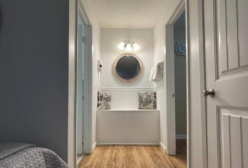 Beach Access Pet Friendly  Sleeps 6 Hangout Nearby