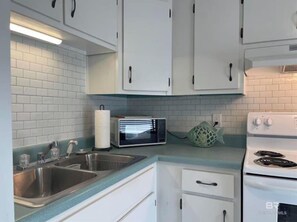 Fridge, microwave, oven, stovetop - Pet Friendly Beach Access Sleeps 6 Hangout Nearby (Gulf Shores)