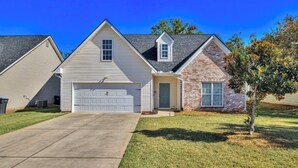 A two-story house with a garage, a small front porch, and a well-maintained lawn. - Master’s Rental - 2 weeks 3 bed/2bath - 3 miles from golf course Augusta, GA (Augusta)
