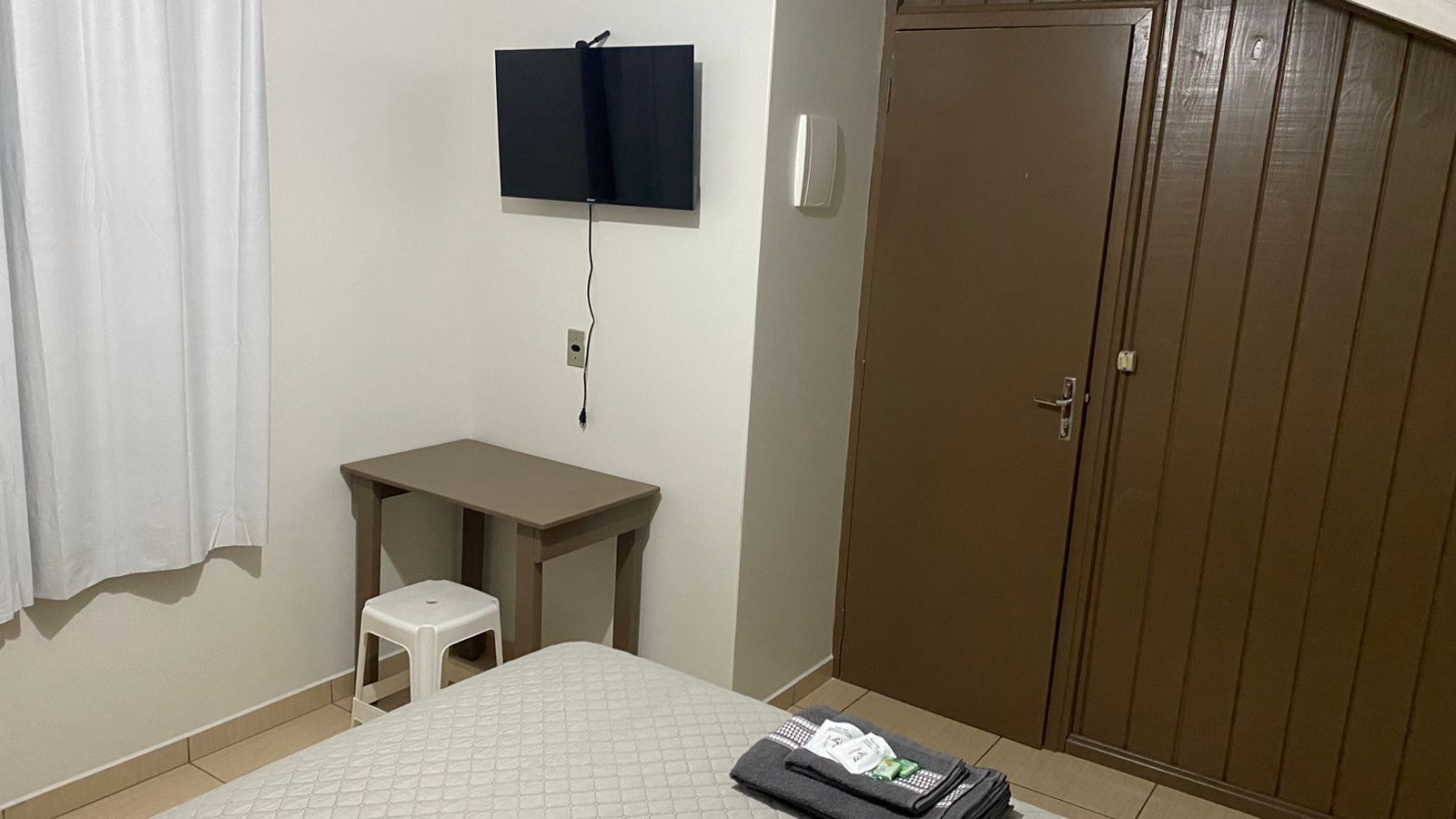 Doppia Basic, balcone, vista città | Postazione laptop, Wi-Fi gratuito