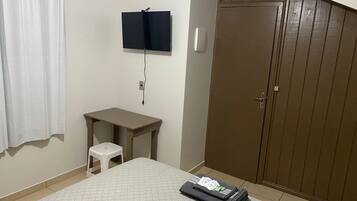 Doppia Basic, balcone, vista città | Postazione laptop, Wi-Fi gratuito