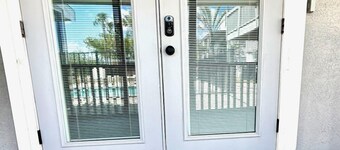 Beachy Poolside Guest House Retreat