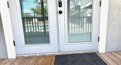 Beachy Poolside Guest House Retreat