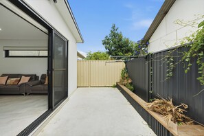 Terrace/patio - Modern 4 bedrom home, Walk to shops & Station in Canley Heights (Canley Heights)