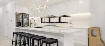 Modern 4 bedrom home, Walk to shops & Station in Canley Heights