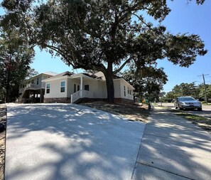Unclassified image, 4 of 55, button - Beachside Retreat Pet Friendly Sleeps 8 (Gulfport)