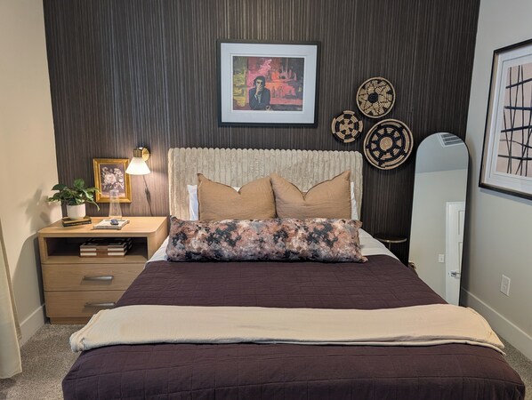 3 habitaciones, tabla de planchar con plancha, wifi y ropa de cama 