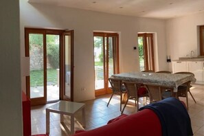 Dining - Sopri House - Relaxation and Lake View, Private Garden and Veranda (Malcesine)
