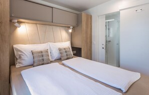 2 bedrooms, free WiFi - Beautiful (sta)caravan in Glavotok with WiFi (Glavotok)