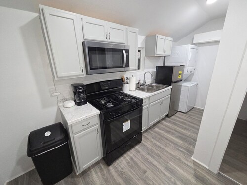 2-bedroom house in nice and safe Houston  neighborhood with cool AC for relax