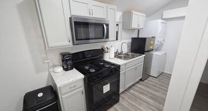 2-bedroom house in nice and safe Houston neighborhood with cool AC for relax