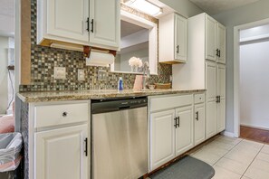 Fridge, microwave, stovetop, dishwasher - Dogs Welcome! Savannah Escape w/ Fenced-In Yard (Savannah)