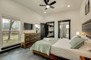 Internet, bed sheets - ‘Roo's Hideaway’ Modern 3BR Near Round Top & A&M! (Somerville)