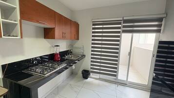 Departamento clásico, 3 habitaciones, patio | Cocina privada