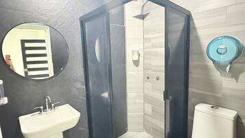 Departamento clásico, 3 habitaciones, patio | Baño