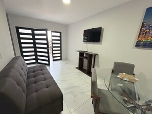 Classic Apartment, 3 Bedrooms, Patio | Living area - Residencial Gran Cobae Triplex D (Tonalá)