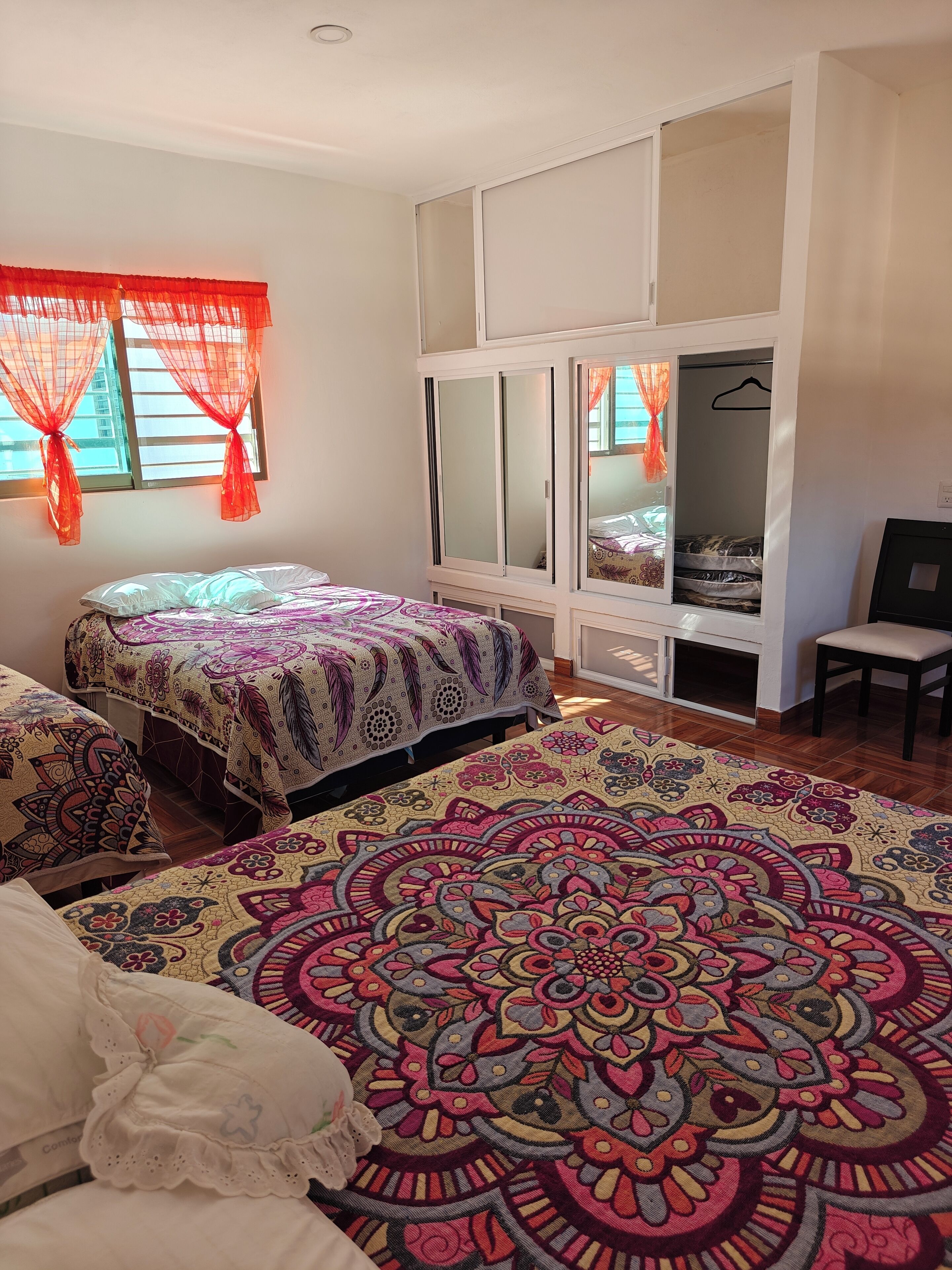 5 bedrooms, iron/ironing board, Internet, bed sheets