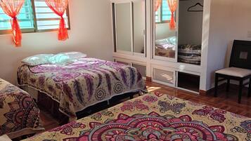 5 bedrooms, iron/ironing board, Internet, bed sheets