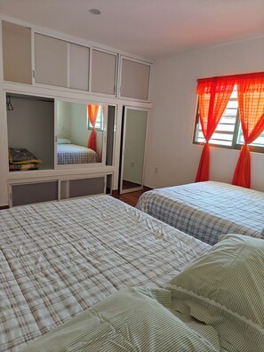 5 bedrooms, iron/ironing board, internet, bed sheets