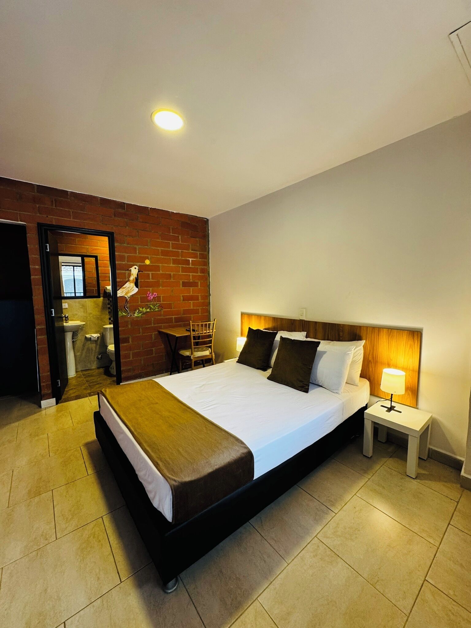 Classic-Doppelzimmer, Gartenblick | Schreibtisch, laptopgeeigneter Arbeitsplatz, kostenloses WLAN