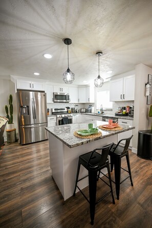 Fridge, microwave, oven, stovetop - Arvada Getaway - Hot Tub, Fire Pit, Light Rail (Arvada)