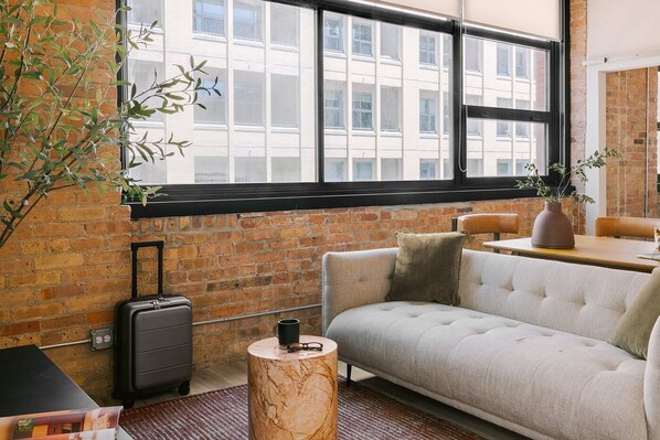 LED TV, Netflix, Hulu, streaming services