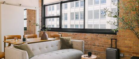 Leilighet – superior, 2 soverom, kjøkken | Oppholdsområde | LED-TV, Netflix, Hulu og strømmetjenester