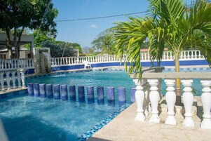 2 outdoor pools