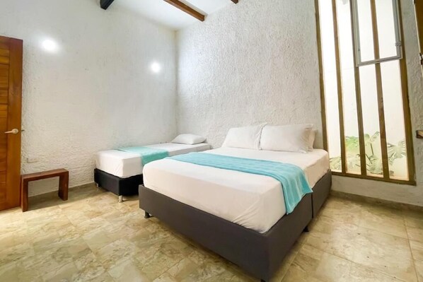 Standard Triple Room | Free WiFi - Hotel Palmas del Rio Mompox (Mompós, Colombia)