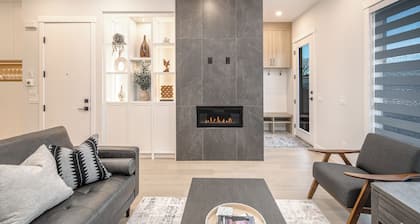 Top 1% Luxury YYC | New Build | Mins to DT