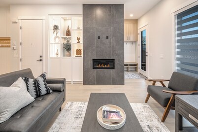 Top 1% Luxury YYC | New Build | Mins to DT