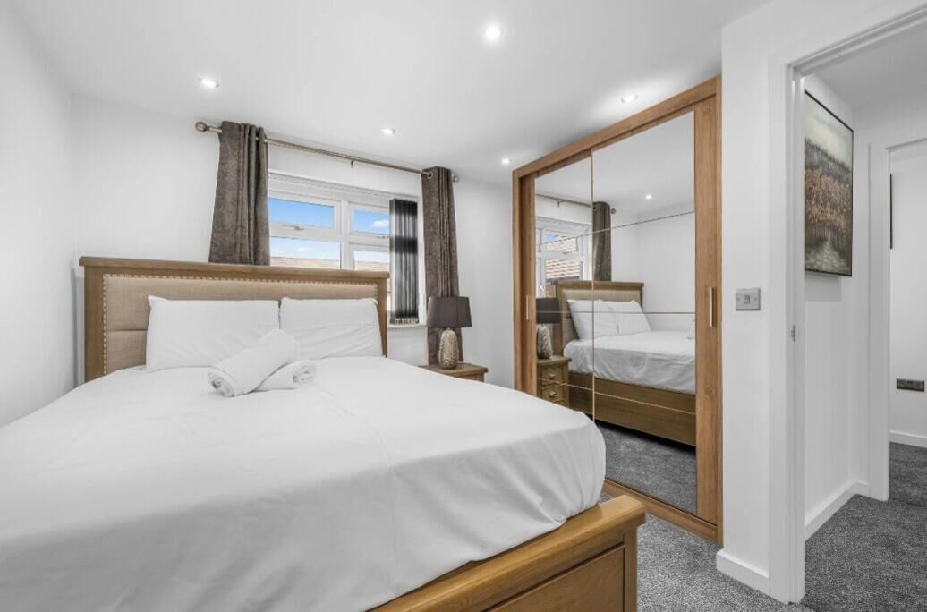 Iron/ironing board, free WiFi, bed sheets