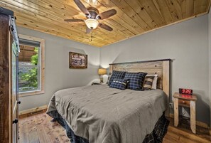 4 bedrooms, iron/ironing board, travel cot, WiFi - Mountain View Hideaway with Hot Tub & Fire Pit Gazebo (Sevierville)