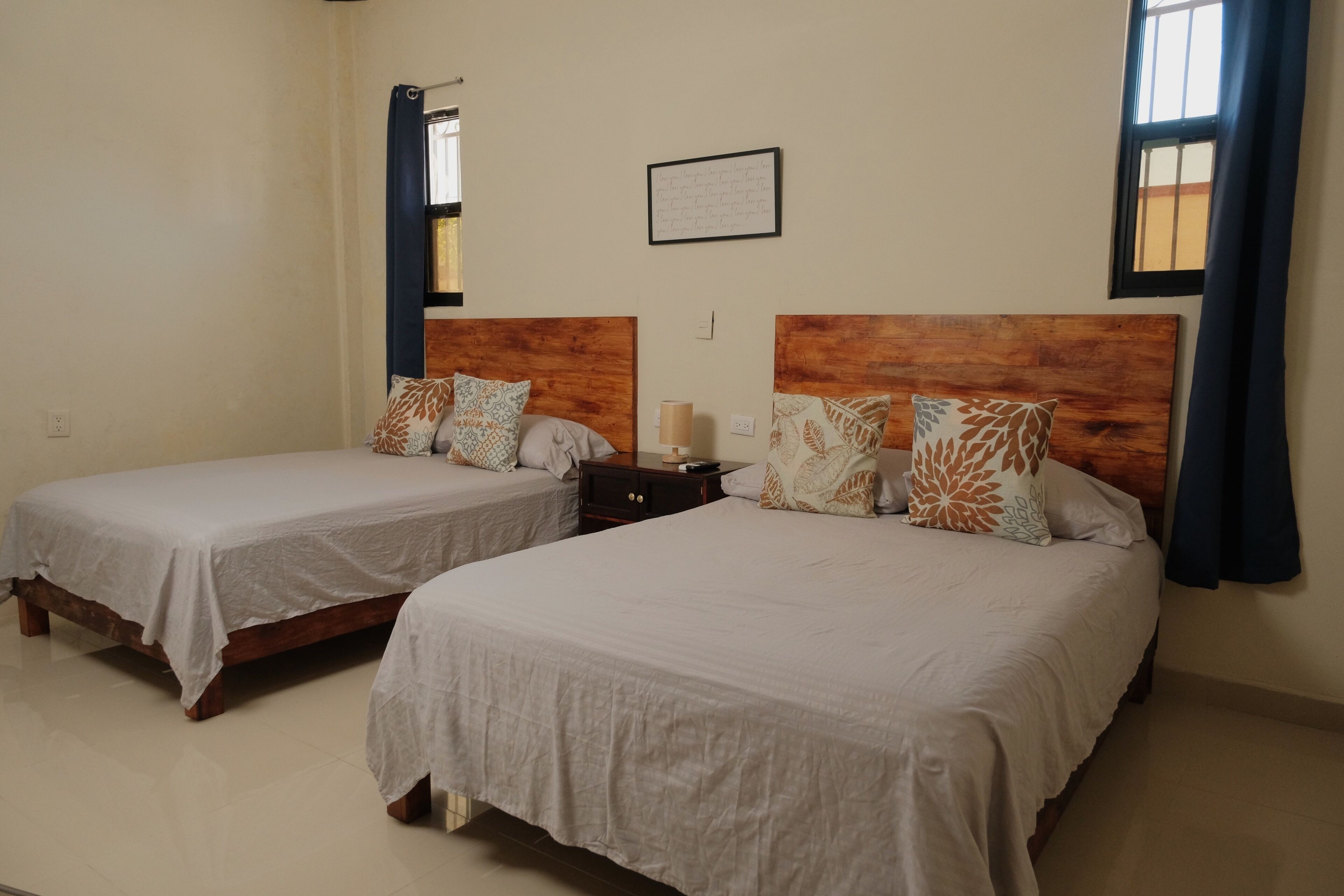 Firemannsrom – familie | Skrivebord for bærbar PC og wi-fi (inkludert)