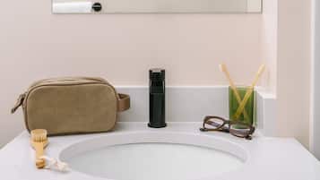 Hårføner, håndklær, såpe og sjampo