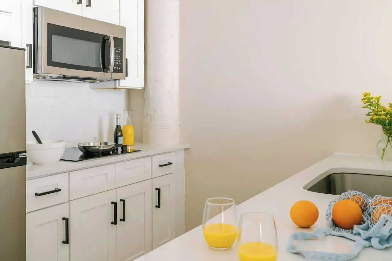 إستديو مريحة - سرير كبير - بمطبخ | مطبخ خاص | ثلاجة/مجمد بحجم كبير، ميكروويف، موقد طهي مسطح، غسالة أطباق