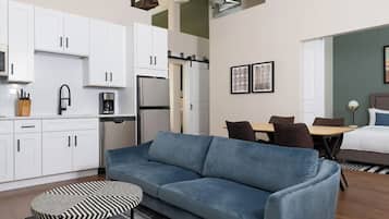 Comfort Apartment, 2 Bedrooms, Kitchen | Living area | Smart TV