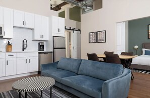 Comfort Apartment, 2 Bedrooms, Kitchen | Living area
