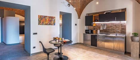 Fridge, microwave, coffee/tea maker, toaster