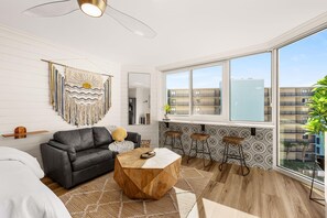 Smart TV, books - Stylish Boho Studio for 4 | Top of the Gulf Resort (Panama City Beach)