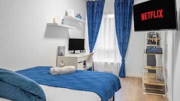 Iron/ironing board, WiFi, bed sheets