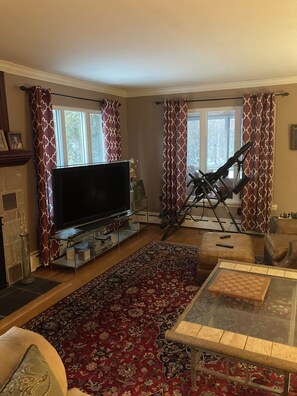 Interior - 30 minutes from FIFA championship games at MetLife amazing 3-bedroom house (Oakland)
